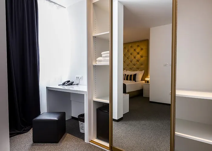 B Gold Luxury Panzió 4*