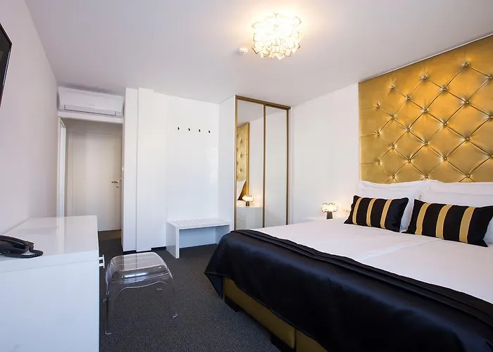 B Gold Luxury Panzió 4*