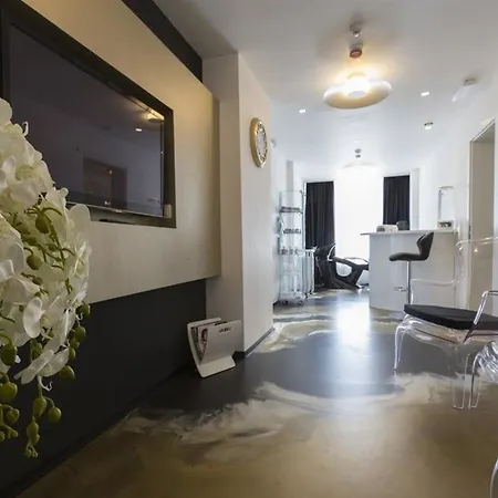 B Gold Luxury Bed and breakfast 4*
