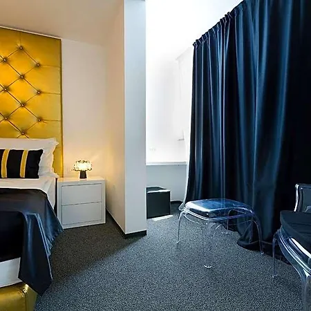 B Gold Luxury