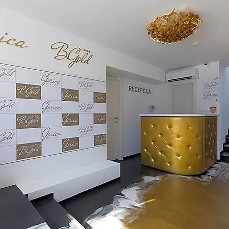 ベッド・アンド・ブレックファスト B Gold Luxury